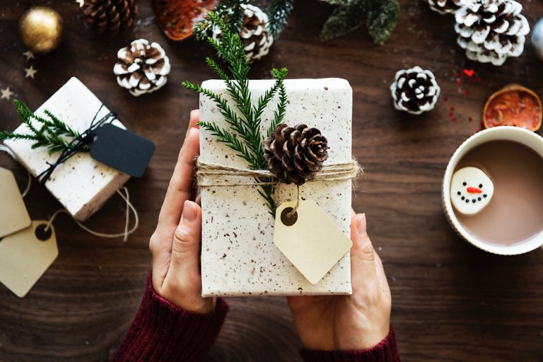Practical Travel Gift Ideas for Every Budget  (RM100 – RM1K)